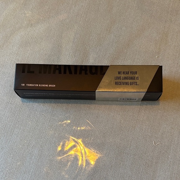 IL MAKIAGE Black and White Makeup Brush - Picture 2 of 3